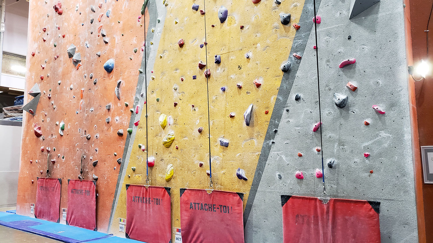 Climbing on ropes, top-rope climbing, indoor climbing lessons - Laval, Boisbriand